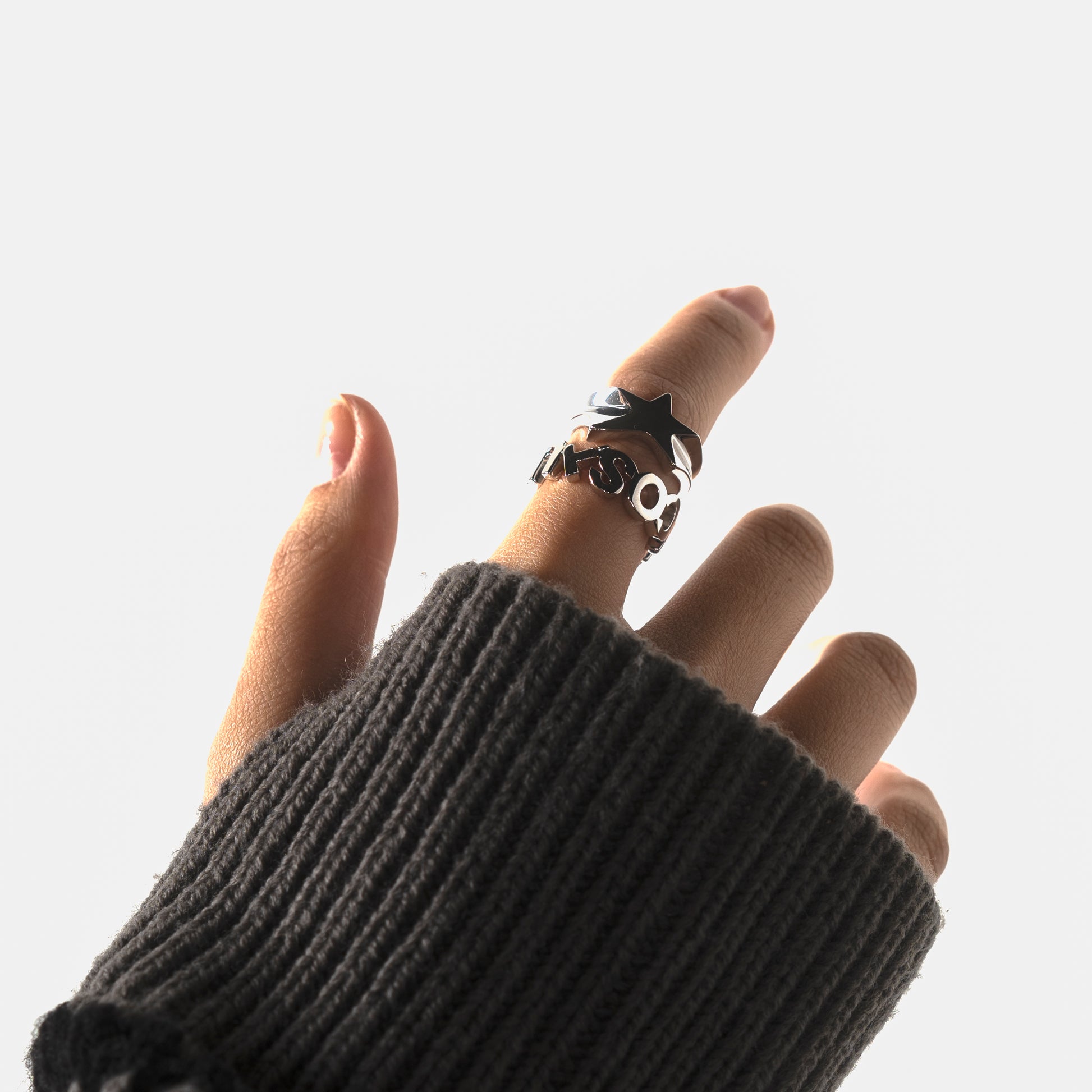 Sluco Studio 925 sterling silver continuous script ring